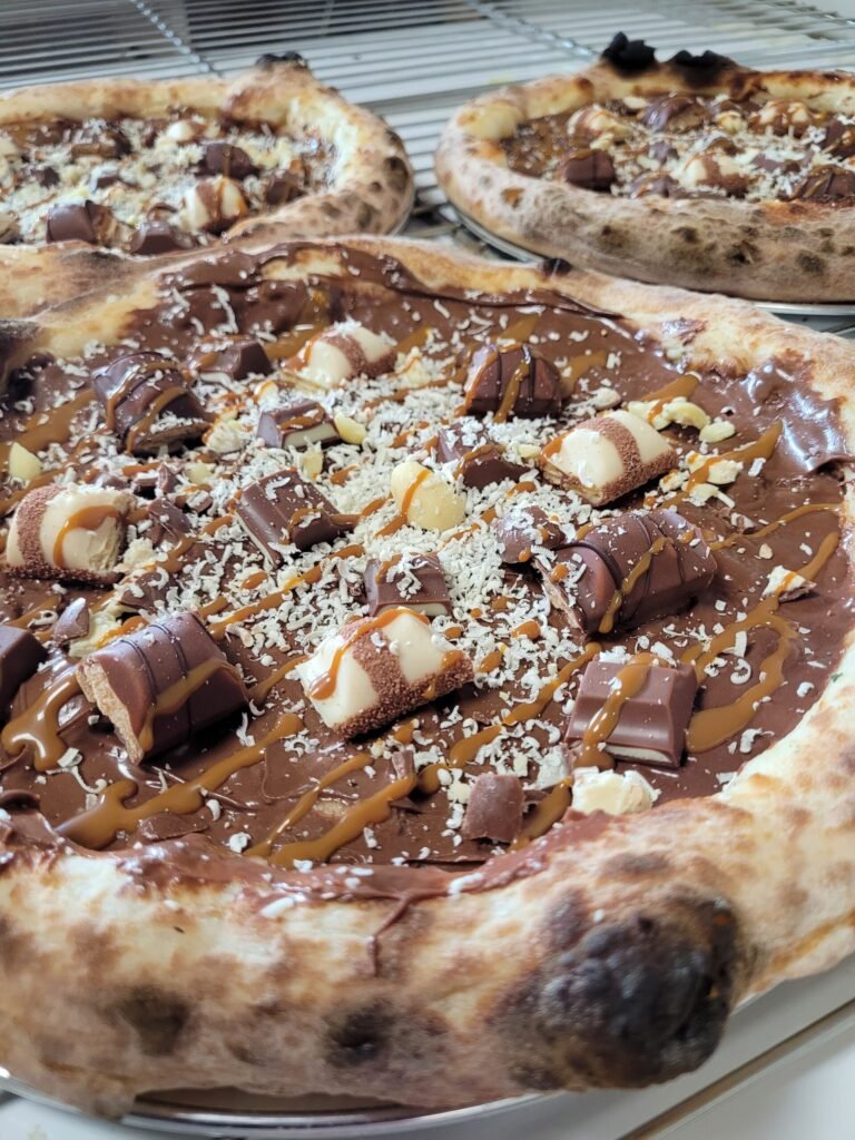 Pizza sucrée Tentation au Nutella et Kinder, disponible à la Pizza’Box